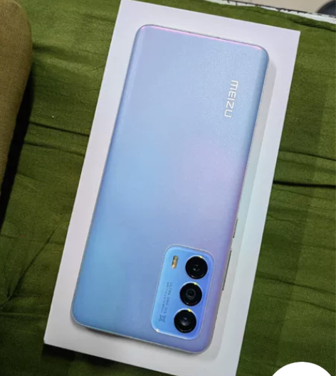 7.14激活的魅族18s手机，正面有一个小...