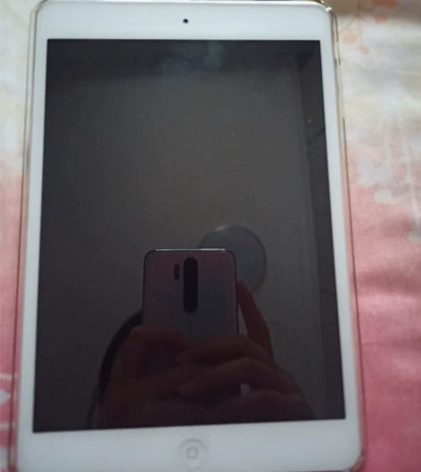 出iPad mini1 四角有磕碰 背面没...
