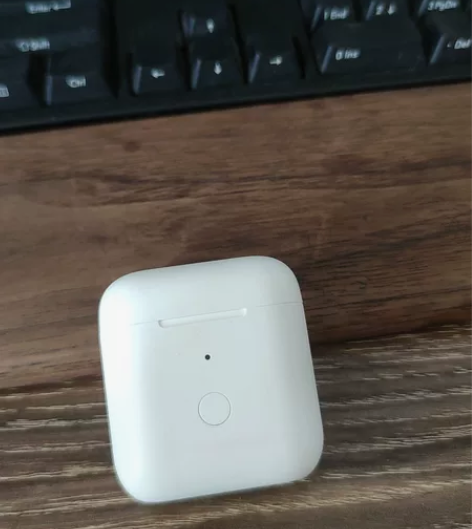 俩qcy t8耳机仓,不带耳机,正常充电。...