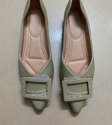 全新真皮37码平底单鞋 还有其它码数，确定...