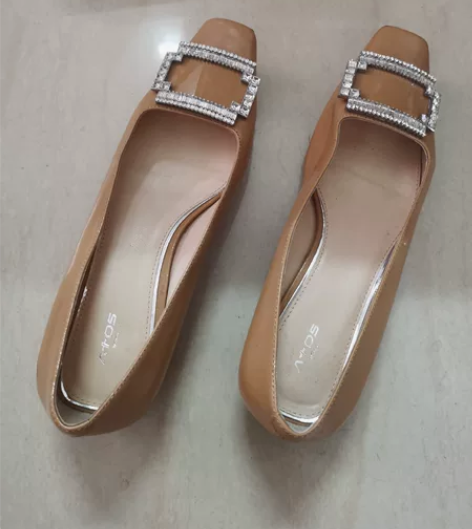 单鞋36码，方钻36码，跟高2-2.5cm...