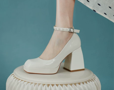 2021新款真皮一字带百搭厚底婚鞋方头宴会...