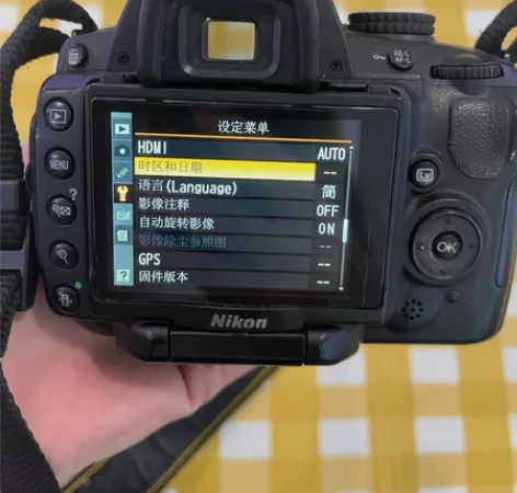 Nikon尼康D5000单反套机，配尼康1...