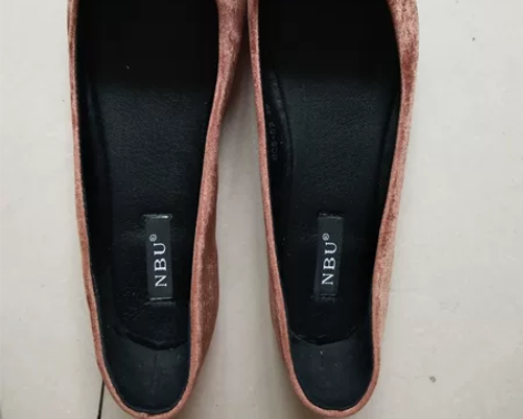 夏季方扣软底鞋   绒面  39码 穿过两...