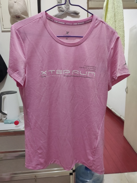 特步正品女款速干排汗t恤短袖