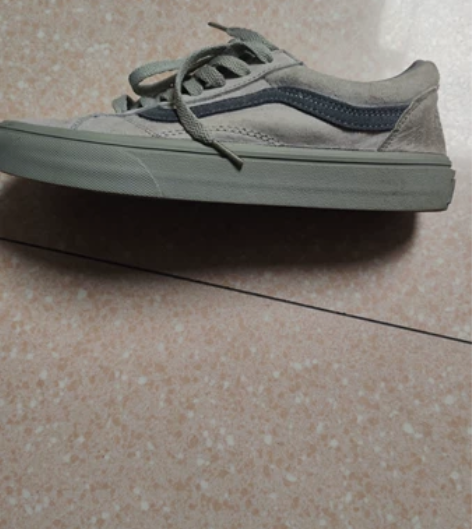 VANS帆布鞋 买小了上脚不超过5次 感兴...