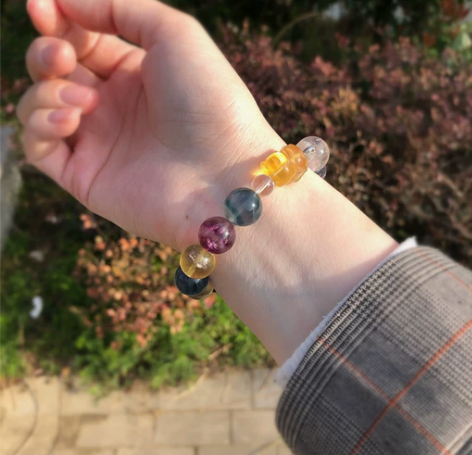 萤石手串，搭配了的是白水晶和萤石小兔子，清...