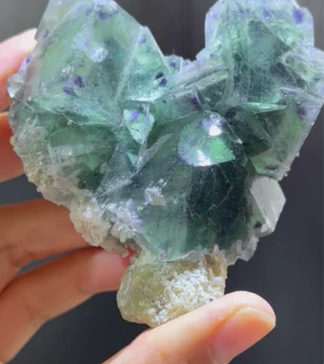 内蒙萤石 这个视频是没有滤镜的哦 天然矿石...