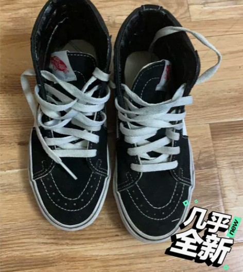 VANS经典高帮帆布鞋 买回来过年穿过两天...