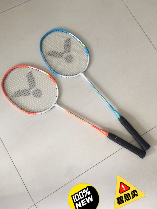 专业羽毛球拍（不分年龄）。99成新，配佩羽...