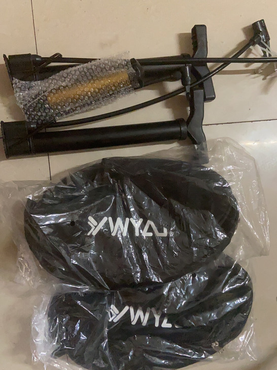 两个篮球包，三个打气筒，代价一起拿走或单买