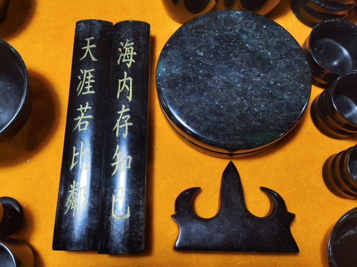 天然墨绿玉蛇纹玉文房器砚台笔架笔山镇纸