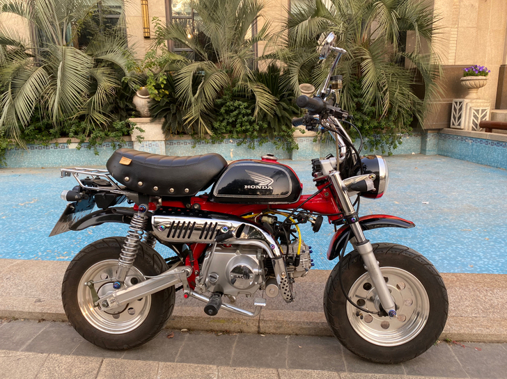 出售三鑫50电喷复古小猴子摩托车。