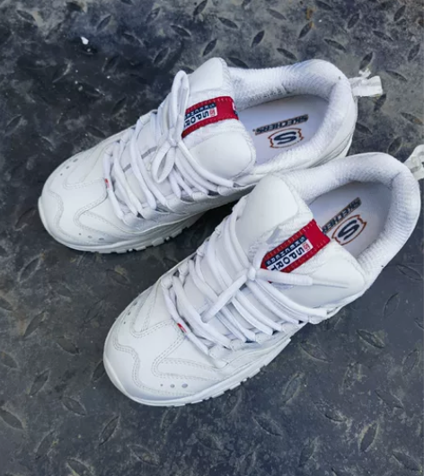 闲置鞋子，鞋况良好，基本都在40 脚比较大...