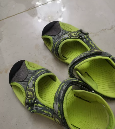 骆驼凉鞋,35码,很结实很好穿! 感兴趣的...