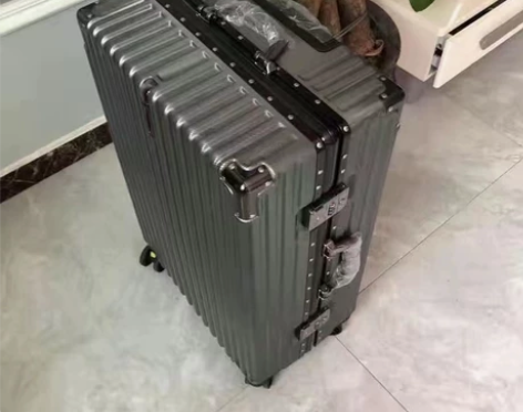 【低价清仓】拉杆箱旅行箱24/26/28寸...