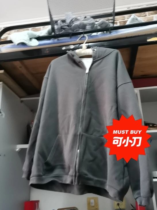 老妈买的，我也不太喜欢，穿过一次，版型蛮正...