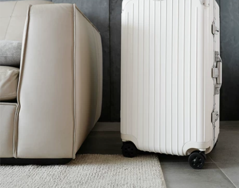 行李箱全新，箱子是30寸的，适合搬家以及住...