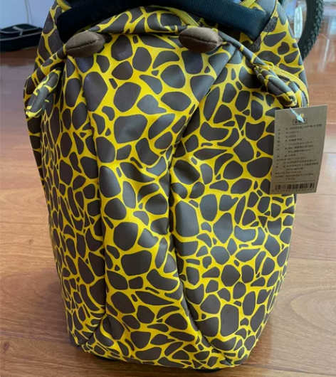 全新儿童长颈鹿造型拉杆箱。尺寸43*30....