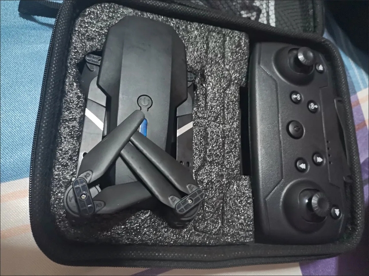 低价清仓8K超清无人机航拍器四轴飞行器遥控...