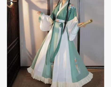 ?柒邑汉服  阑珊s码 颜色是第一张的颜色...