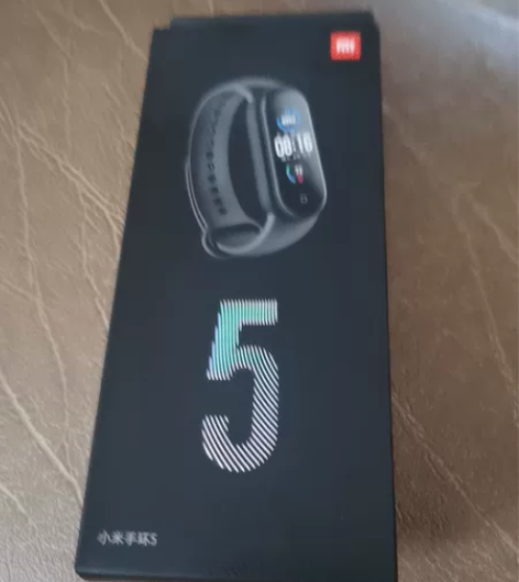 小米手环5石墨黑 全新 包装被小孩子扣了一...