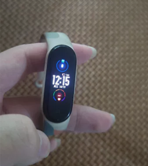 小米手环5nfc版，朋友送的，全都正常，因...