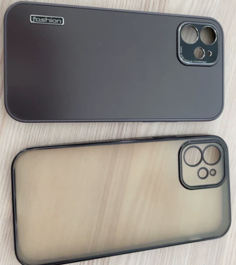 出售两个iphone12的保护壳，一个是磨...
