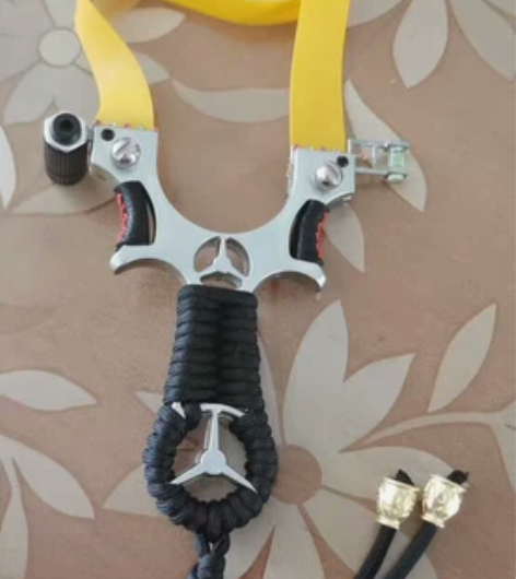 嫌置全新的扁皮筋弹弓免绑快压扁皮皮筋弹弓便...