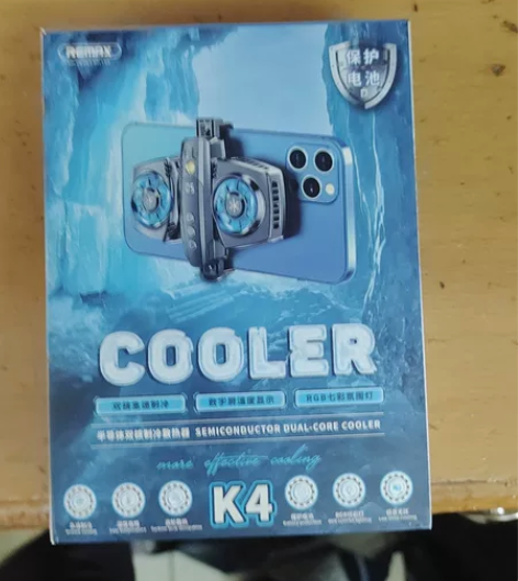 手机游戏散热背夹，买了之后一直闲置，后面没...