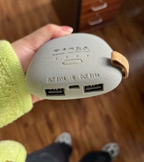 包邮全新充电宝两个，售出不退不换！ 感兴趣...