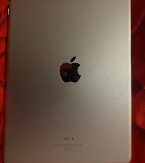 出一台95新的6代的个人iPad！买过来就...