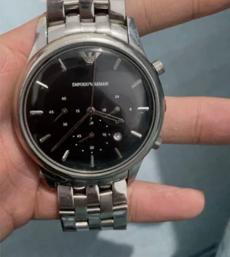 阿玛尼手表自己带的，有些磨损，原价3000...