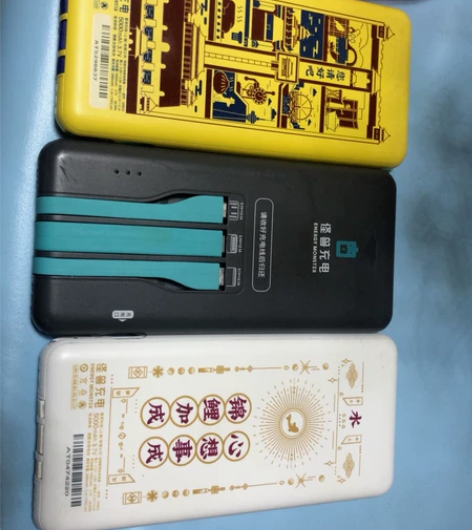 怪兽充电宝 5000毫安2个。同事每次喝完...