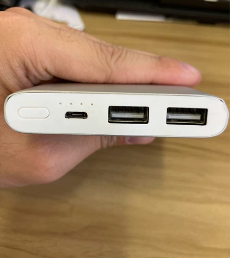 小米充电宝10000毫安,买了很少用,老式...