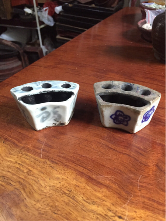 毛笔架两个。文房用品