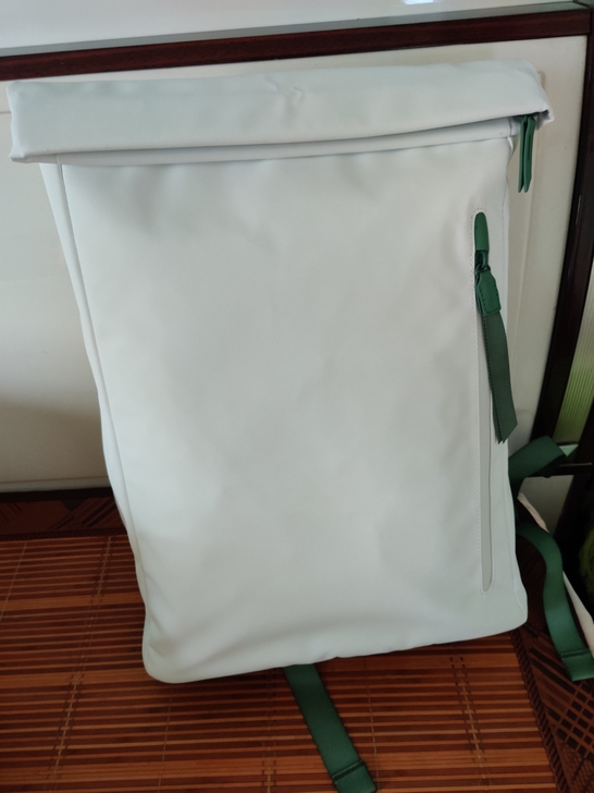 Blicca双肩背包，全新白色，有吊牌，于...