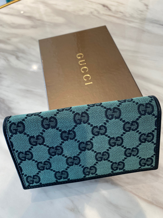 gucci 帆布钱包 RMB1500出 不...