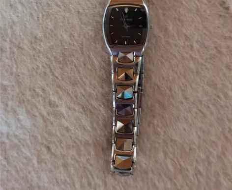 天王女款手表LS3308S，闲置，非常不错...