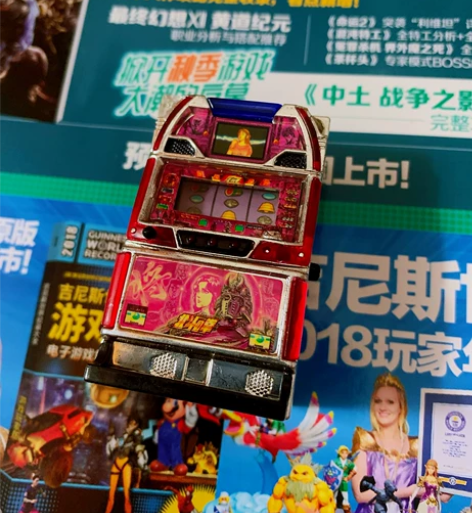 这是啥北斗神拳机械式游戏机摇奖机～老玩具 ...