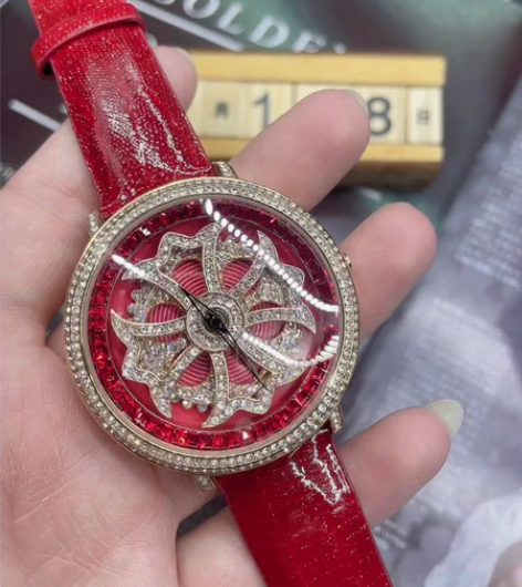 满钻镶嵌，皮表带，时来运转，表带有点脏了，...