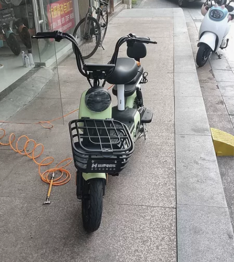 买了不到十天，要换工作，寄卖，原谅1899...