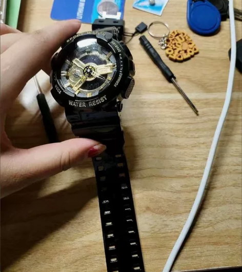 《手慢拍大腿》出一个闲置户外防水手表 时尚...
