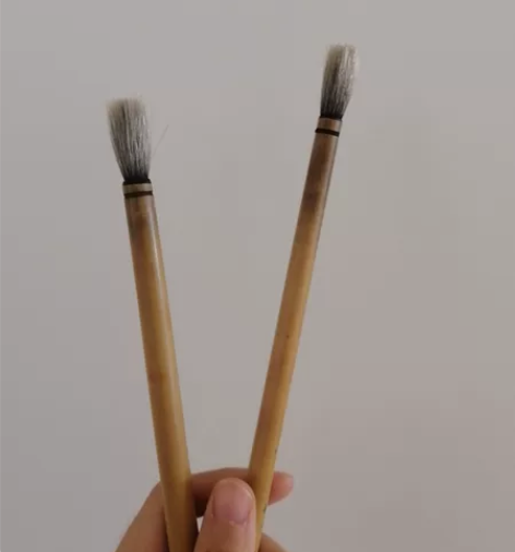 两枝毛笔,如图,8块包邮。我也不知道这是什...