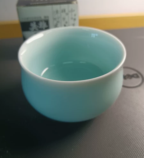 此杯子为龙泉青瓷四小龙之一的徐象龙，人称纳...