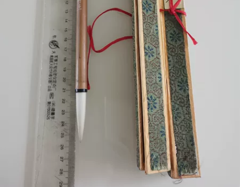 小山羊牌冰清玉洁善琏老湖笔。笔锋饱满，蓄墨...