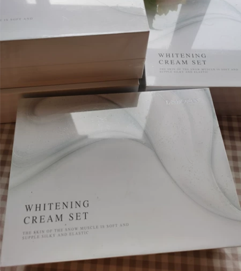 D女郎美白祛斑霜套装 正品  全新 1、美...