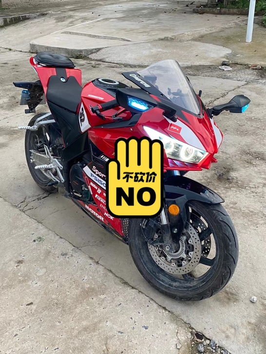 2020款刀鋒400賽道版畫，目前3500...