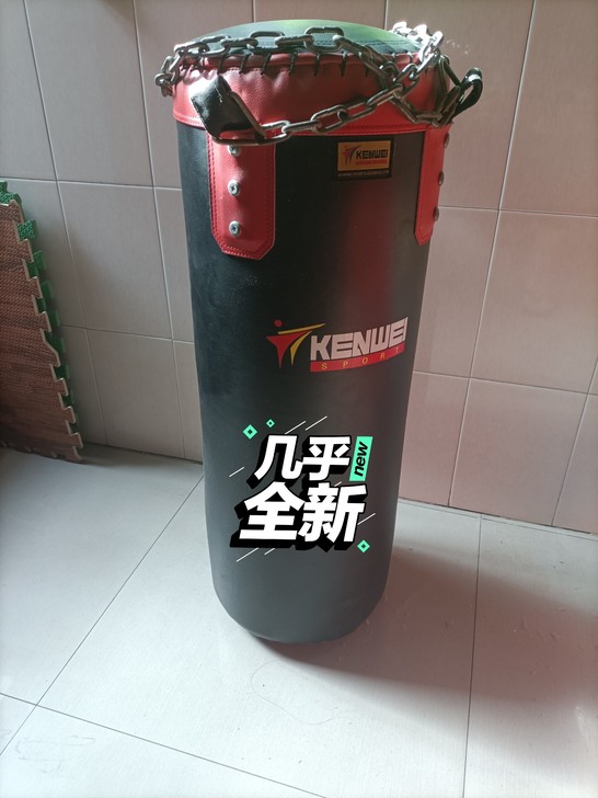 沙袋一个，应该是超硬海绵吧！倍儿结实。尺寸...