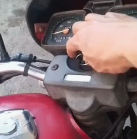 正品铃木刀仔GS125男装摩托车非本田雅马...